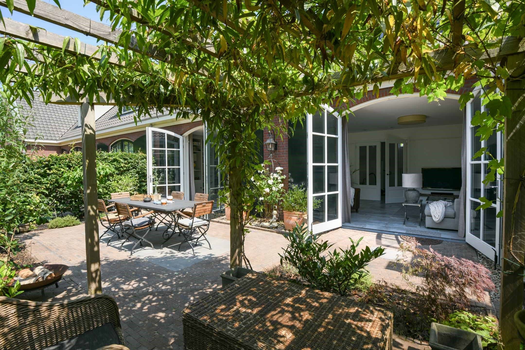 Woning aan de Nieuw-Loosdrechtsedijk te Loosdrecht