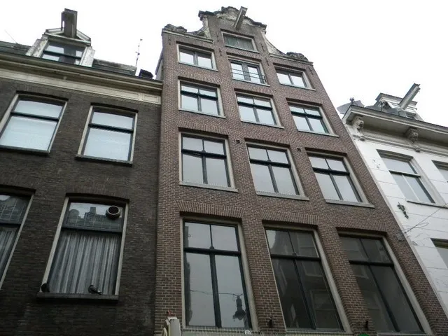 Woning aan de Warmoesstraat te Amsterdam