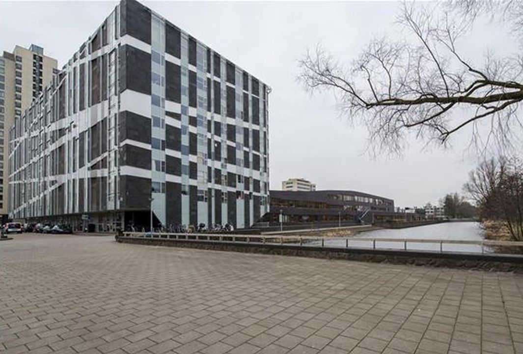Woning aan de Van Leijenberghlaan te Amsterdam