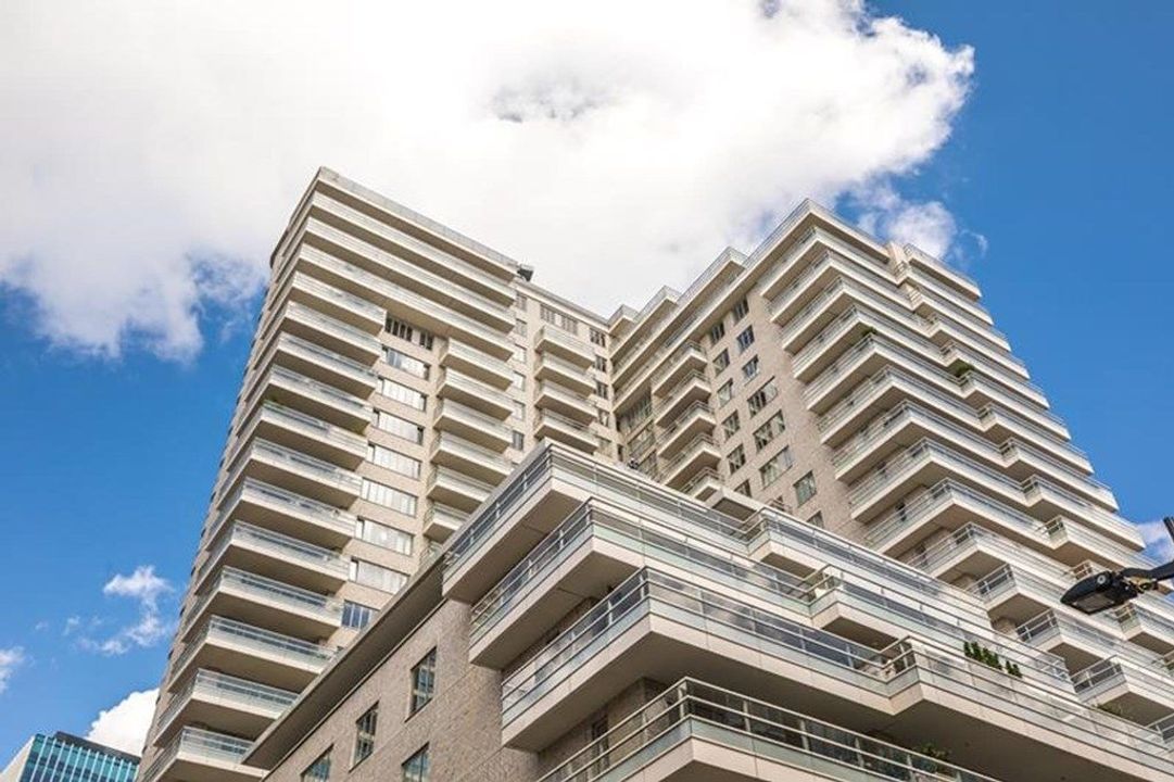 Woning aan de Gustav Mahlerlaan te Amsterdam