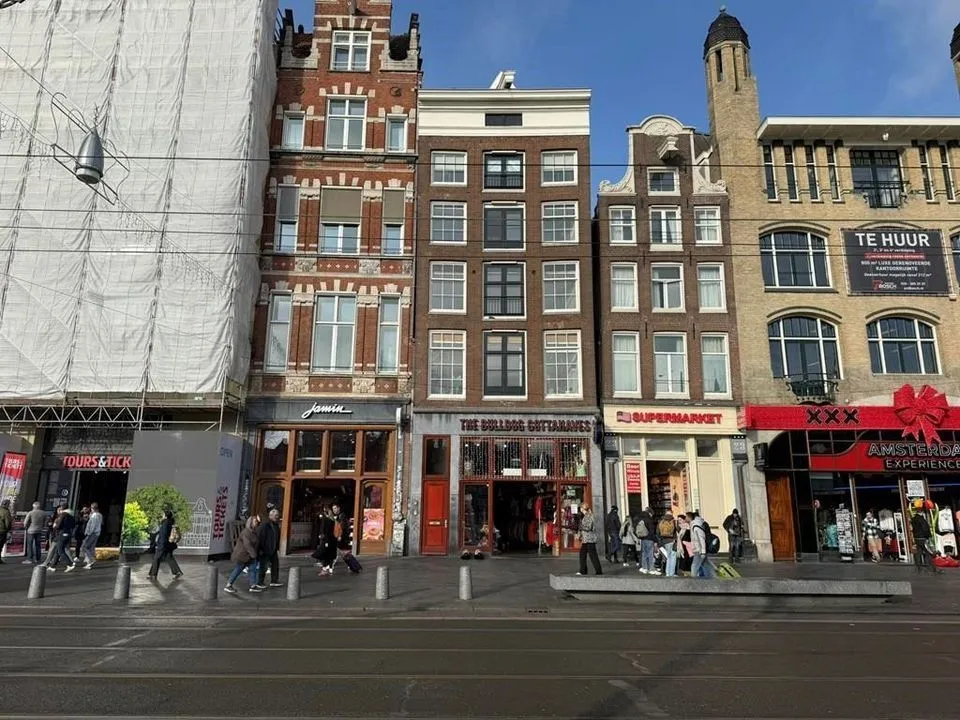 Woning aan de Damrak te Amsterdam