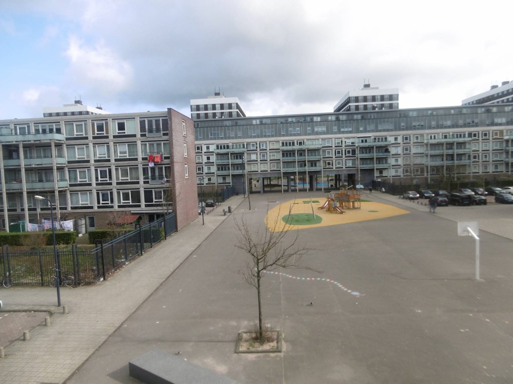 Woning aan de Lederambachtstraat te Amsterdam