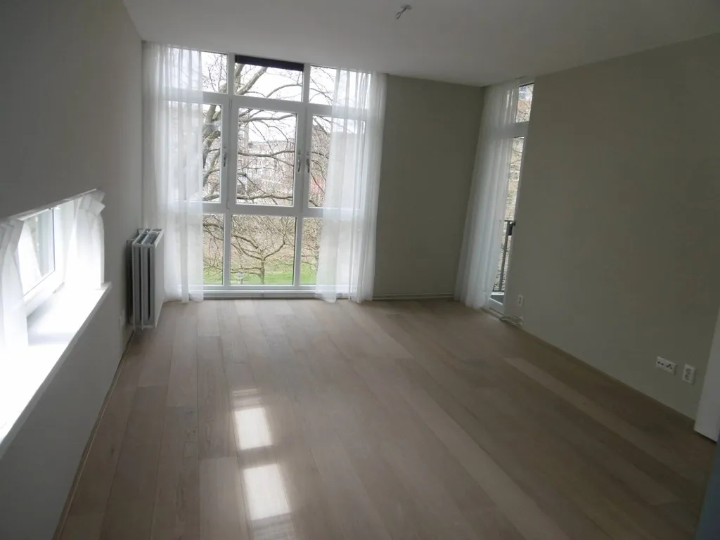 Woning aan de Jan van Duivenvoordestraat te Amsterdam