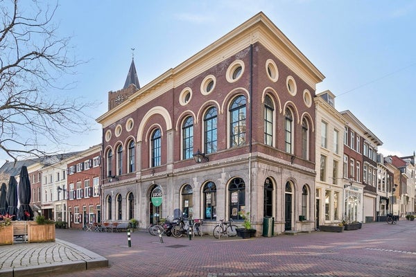 Woning aan de Grote Markt te Schiedam