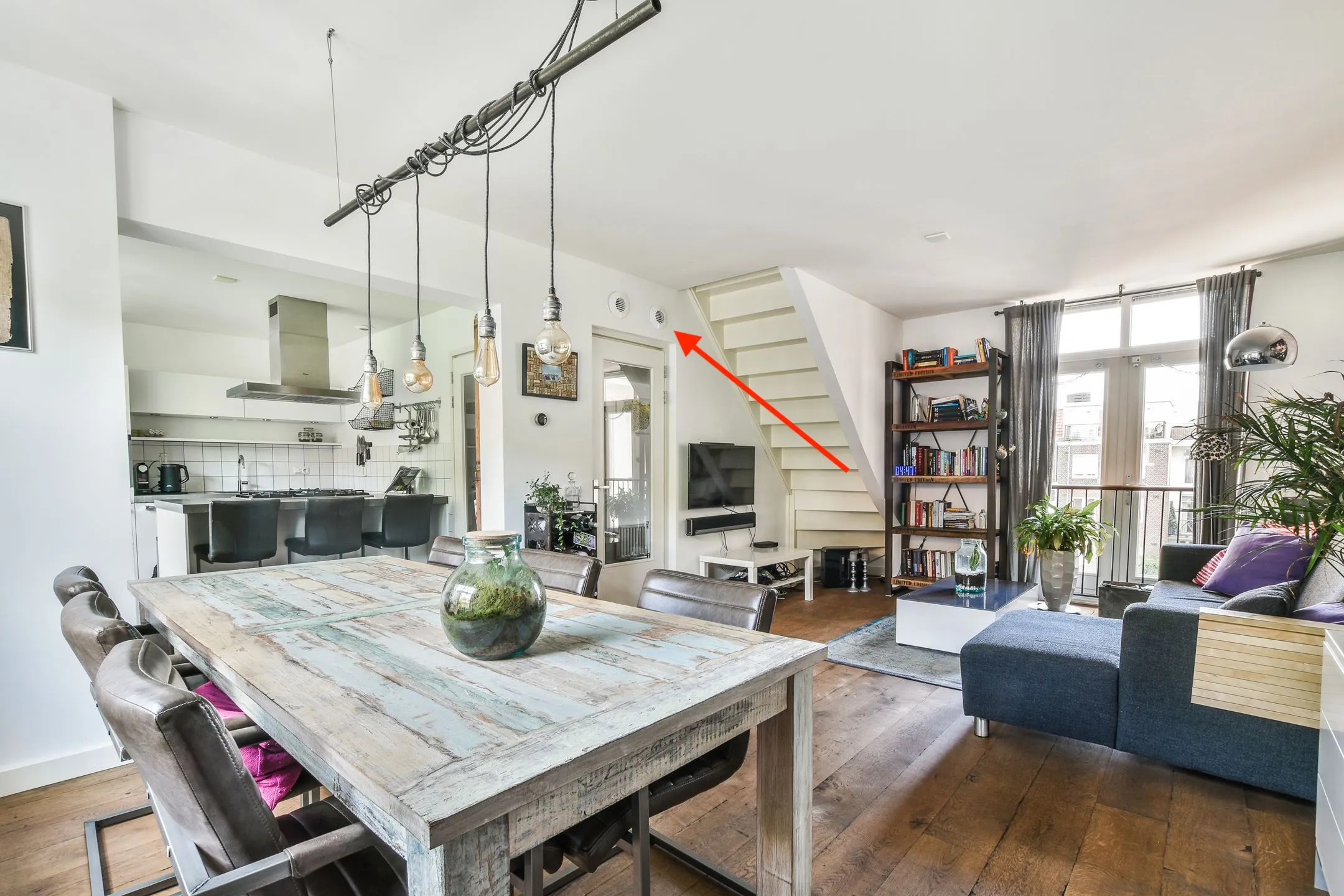 Woning aan de Nickeriestraat te Amsterdam