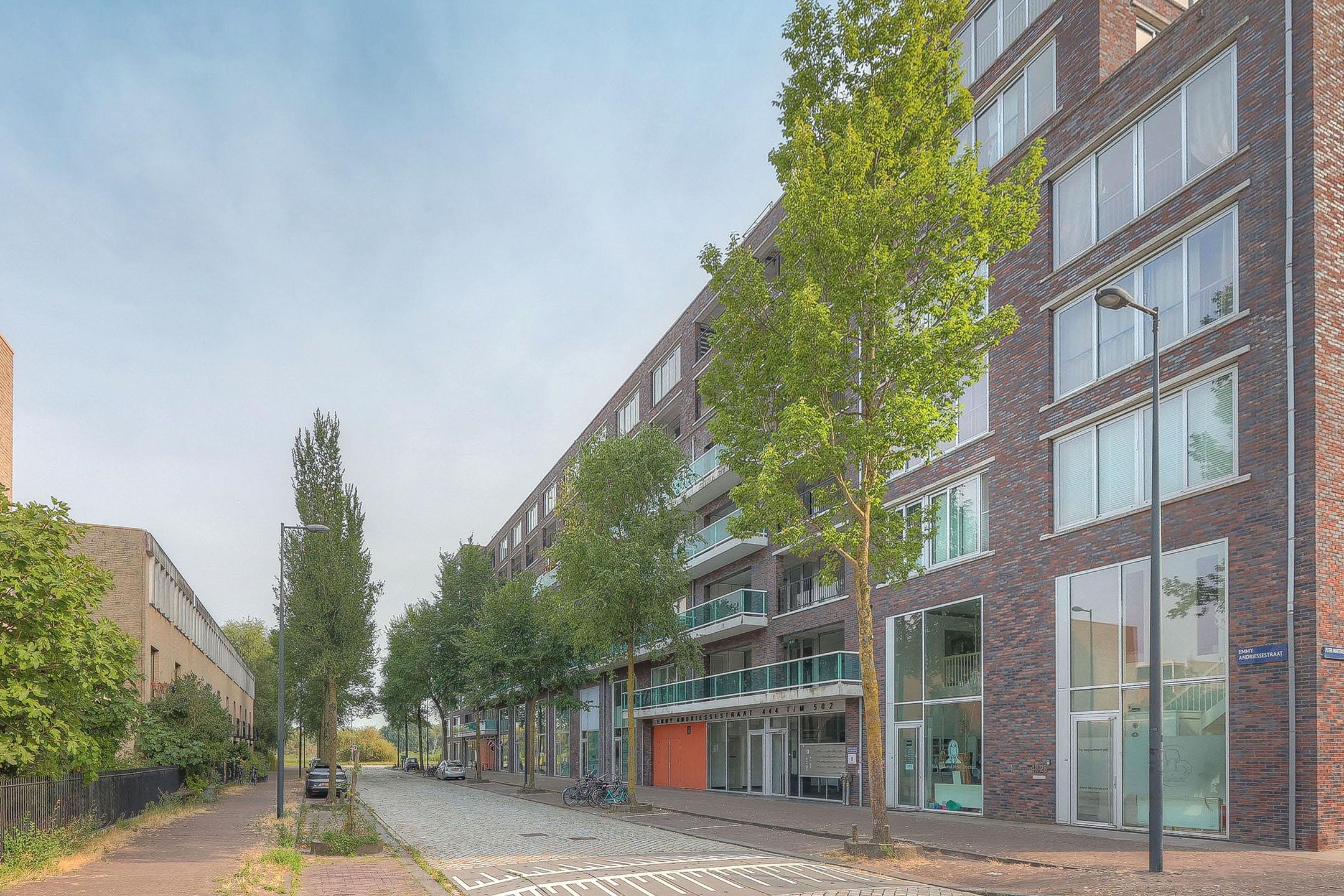 Woning aan de Emmy Andriessestraat te Amsterdam