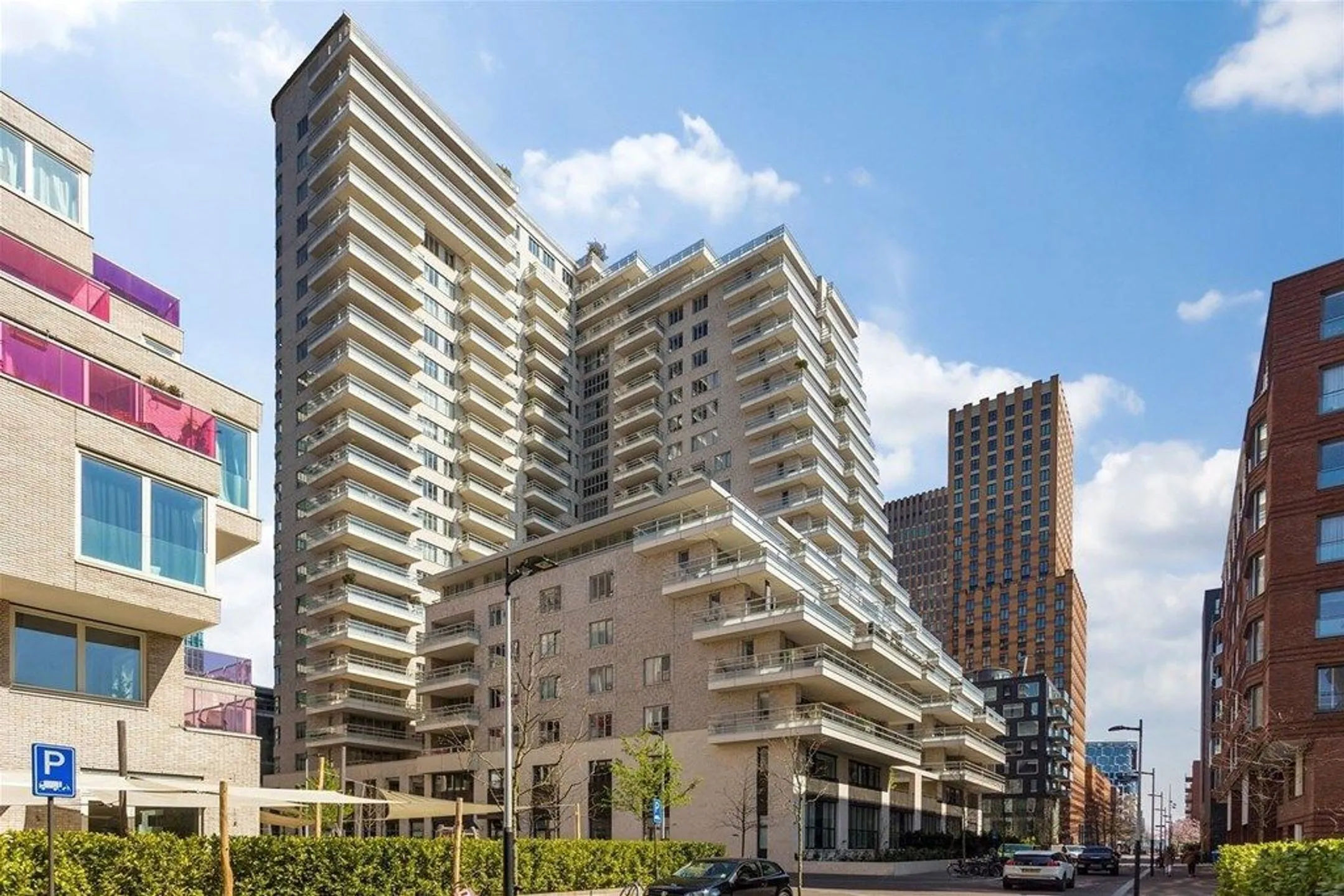 Woning aan de Gustav Mahlerlaan te Amsterdam