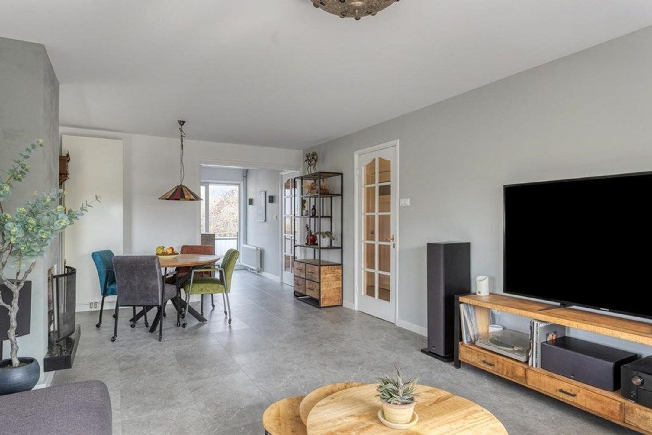Woning aan de Oosteinderweg te Aalsmeer