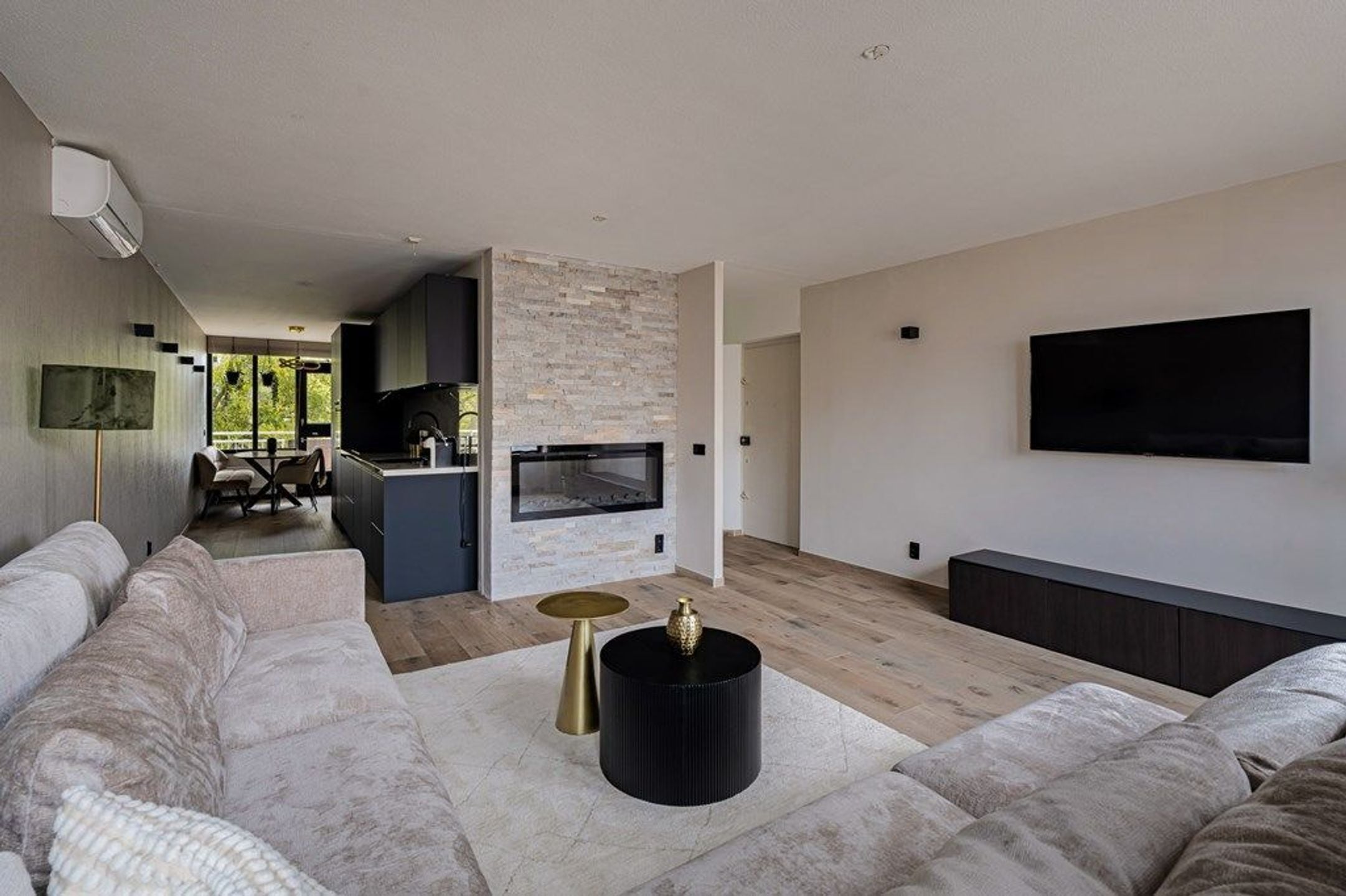 Woning aan de Barbusselaan te Amsterdam